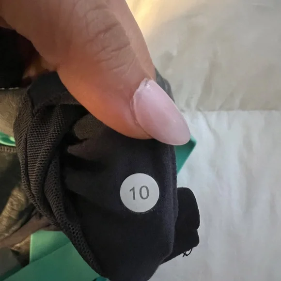 Bundle of three lululemon tops - Picture 6 of 7